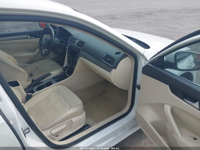 2014 Volkswagen PASSAT 2.0L TDI SE 照片 5