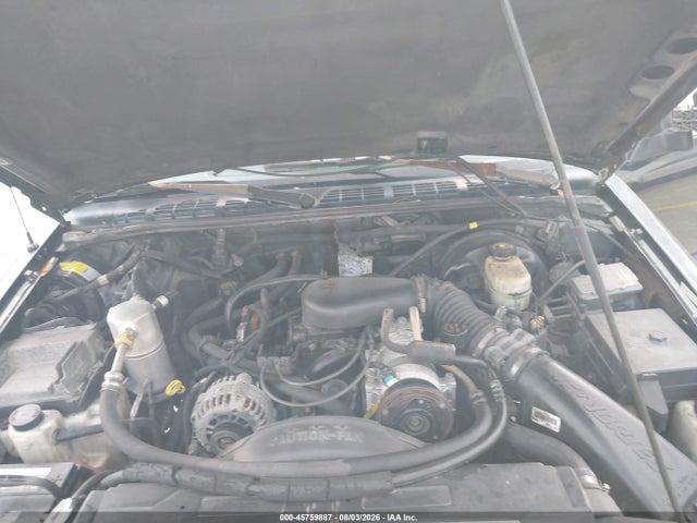 2001 Chevrolet S-10 LS photo 10
