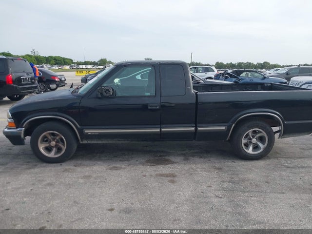 2001 Chevrolet S-10 LS photo 6