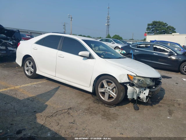 2014 TOYOTA CAMRY SE