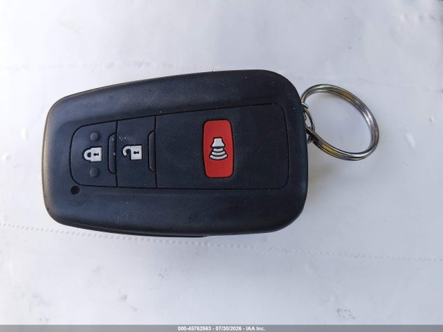 صورة مصغرة 11 لـ 2016 Toyota PRIUS THREE