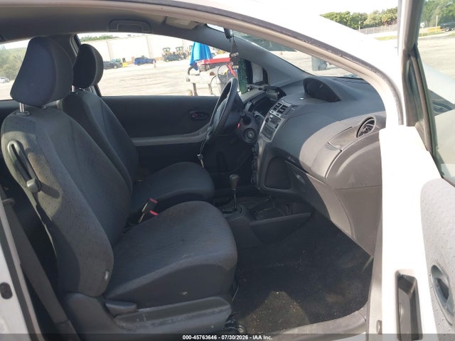 2010 Toyota YARIS 照片 5
