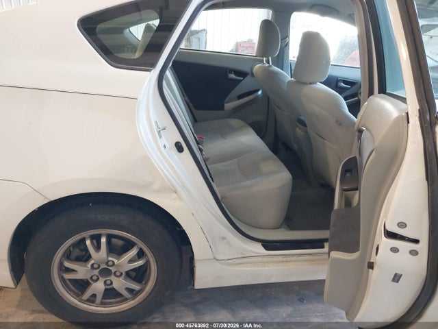صورة 8 لـ 2010 Toyota PRIUS III