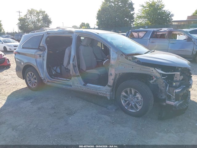 2026 TOYOTA SIENNA LE