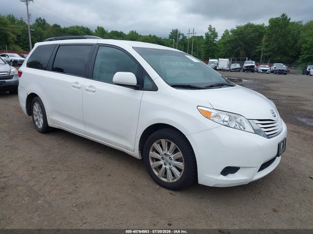 2015 TOYOTA SIENNA LE 7 PASSENGER