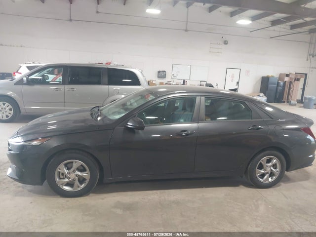 2021 HYUNDAI ELANTRA SE 18