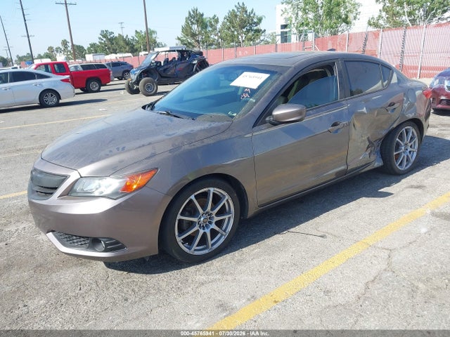 2013 Acura ILX 2.0L 照片 2