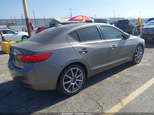 2013 Acura ILX 2.0L 照片 4