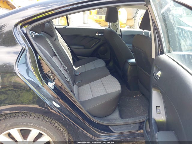 صورة 8 لـ 2015 KIA FORTE EX