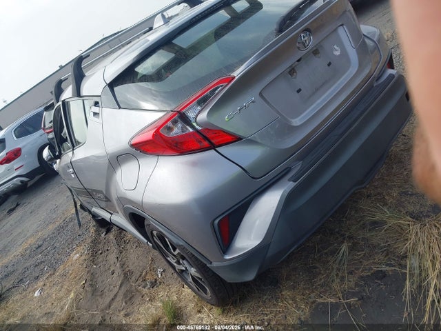 2019 TOYOTA C-HR XLE 3