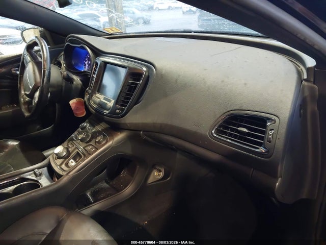2015 Chrysler 200 S — миниатюра 5