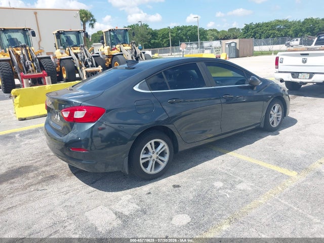 2017 Chevrolet CRUZE LT AUTO photo 4