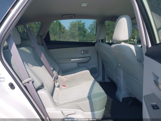 صورة 8 لـ 2013 Toyota PRIUS V THREE