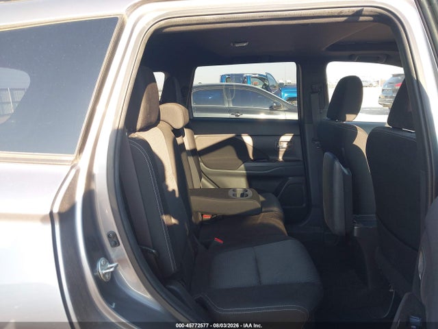 2018 MITSUBISHI OUTLANDER LE 8