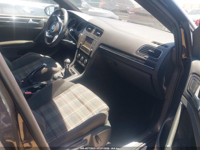 صورة 5 لـ 2015 Volkswagen GOLF GTI 2.0T S 4-DOOR