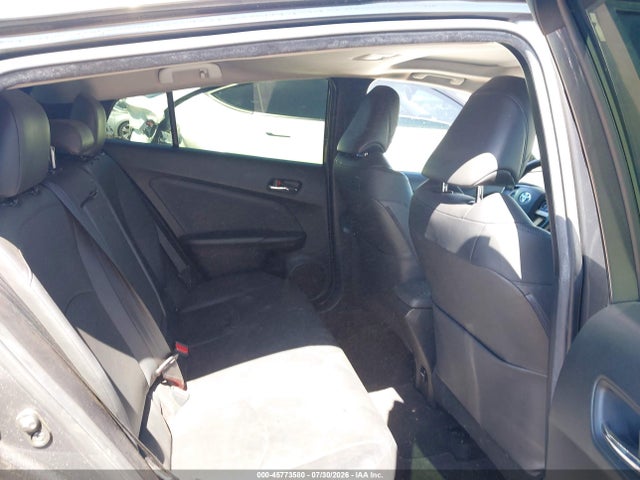 2016 Toyota PRIUS FOUR photo 8