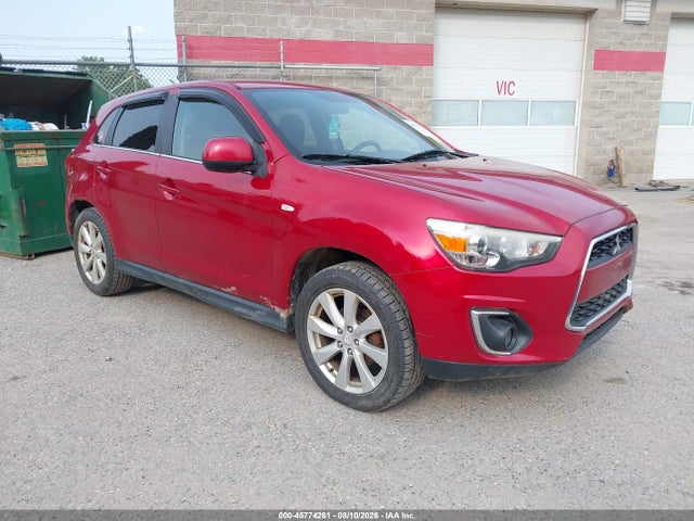 2013 MITSUBISHI OUT SE