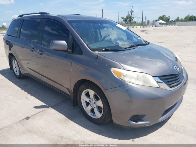 2011 TOYOTA SIENNA LE V6