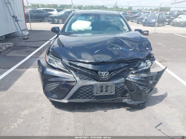 2018 TOYOTA CAMRY SE 12