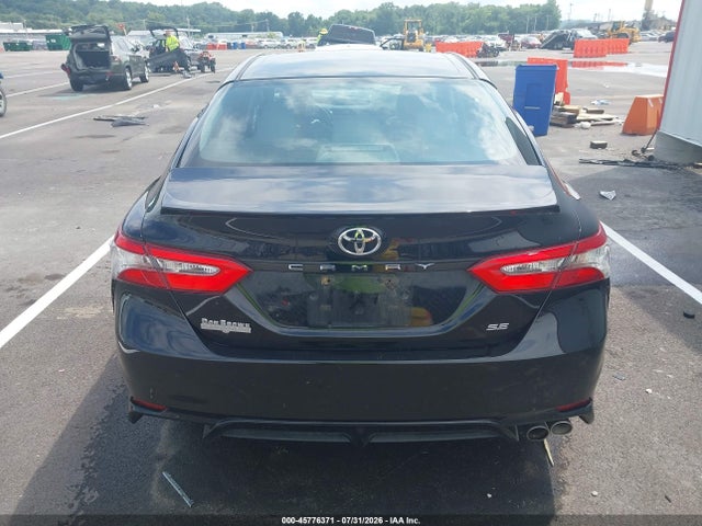 2018 TOYOTA CAMRY SE 16