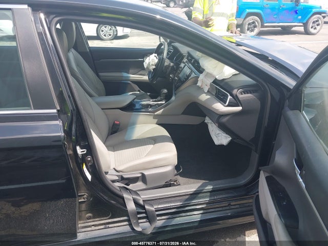 2018 TOYOTA CAMRY SE 5