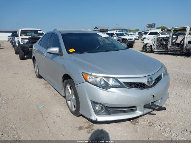 2014 TOYOTA CAMRY SE