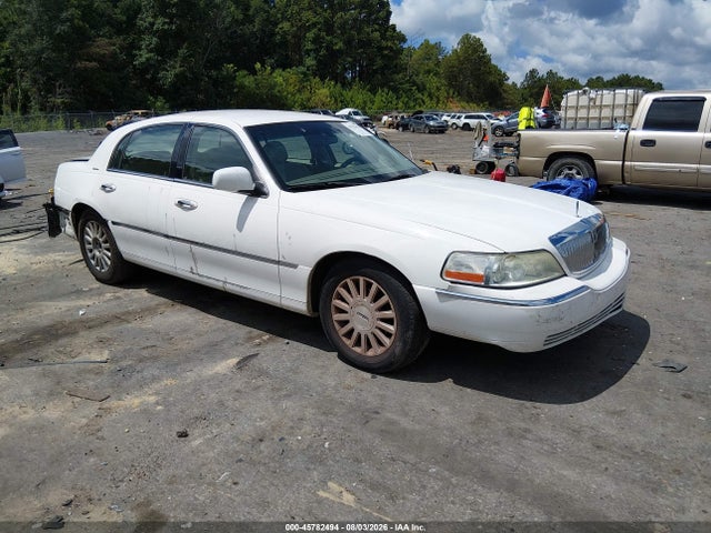 2004 LINCOLN TOWN CAR SIGNATURE