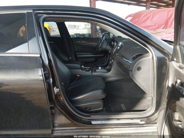 2015 Chrysler 300C 照片 5