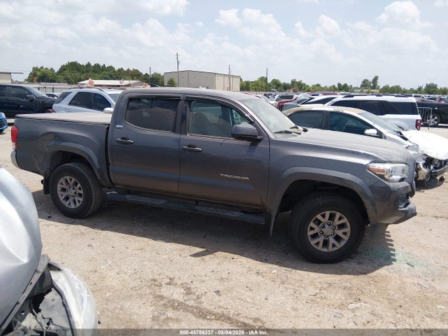 2017 Toyota TACOMA SR5 V6 — фото 13