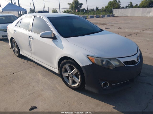 2014 TOYOTA CAMRY SE