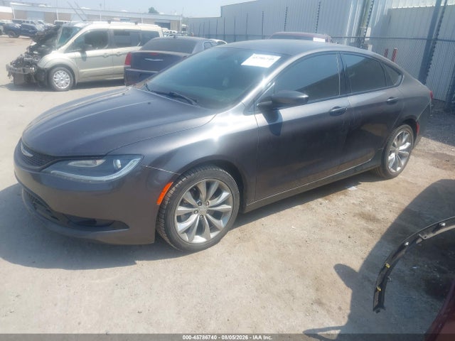 2016 Chrysler 200 S — миниатюра 2