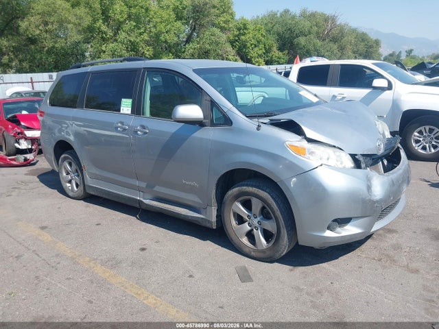 2014 TOYOTA SIENNA LE V6 7 PASSENGER MOBILITY