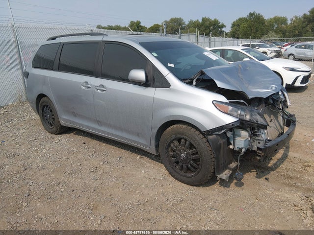 2011 TOYOTA SIENNA XLE
