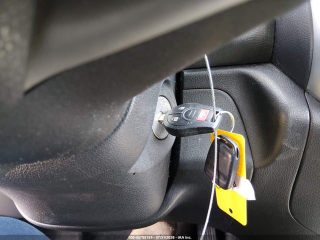 2013 Nissan VERSA 1.6 SV — миниатюра 11