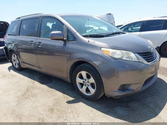 2013 TOYOTA SIENNA LE V6 8 PASSENGER
