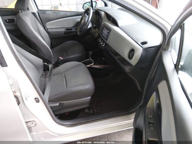 2015 Toyota YARIS L 照片 5