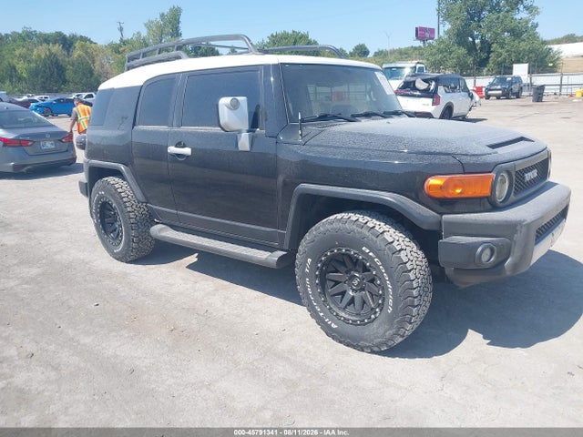 2011 TOYOTA FJ CRUISER 