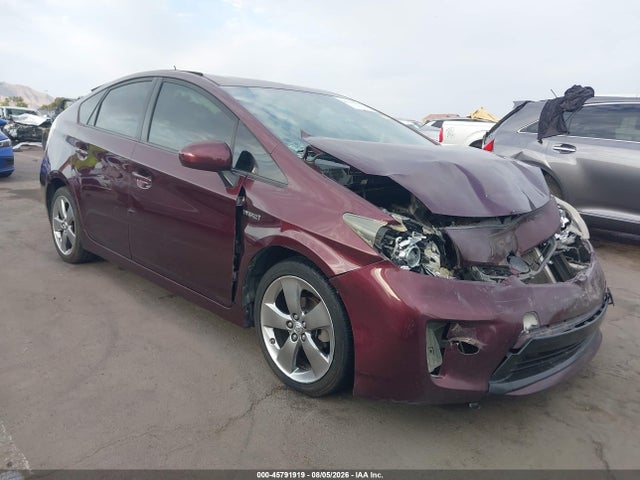 2013 TOYOTA PRIUS THREE SE