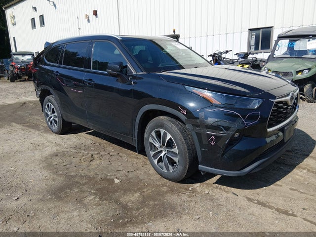 2022 TOYOTA HIGHLANDE XLE