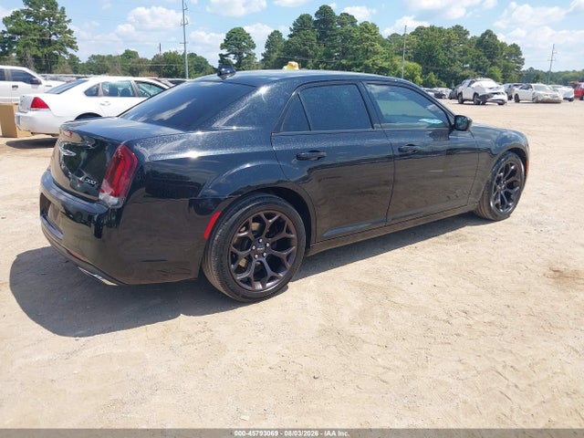صورة 4 لـ 2019 Chrysler 300 300S
