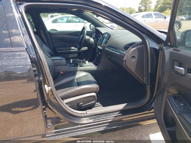 صورة 5 لـ 2019 Chrysler 300 300S