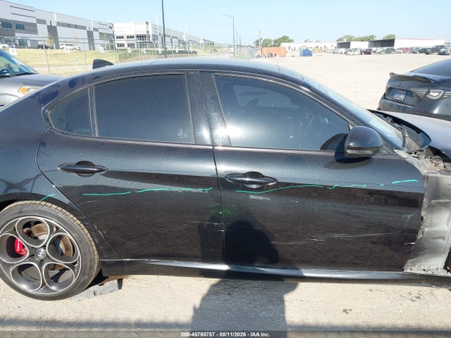 2022 ALFA ROMEO GIULIA VELOCE TI RWD 14