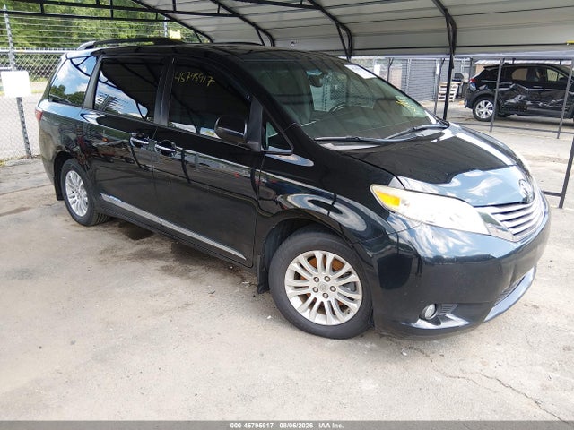 2016 TOYOTA SIENNA XLE 8 PASSENGER