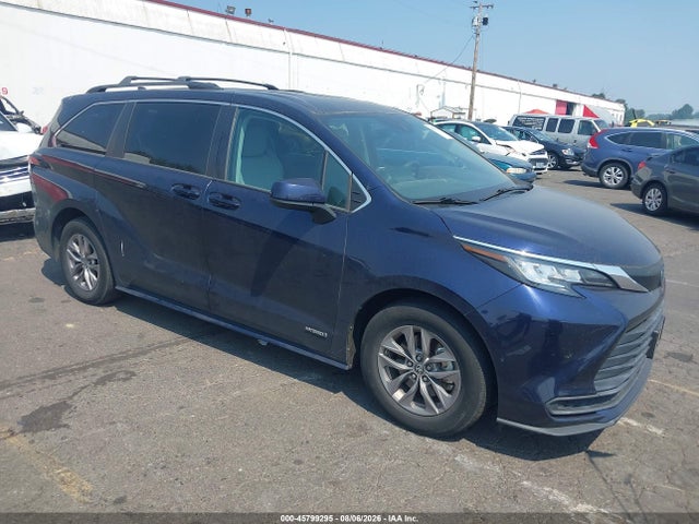 2021 TOYOTA SIENNA LE
