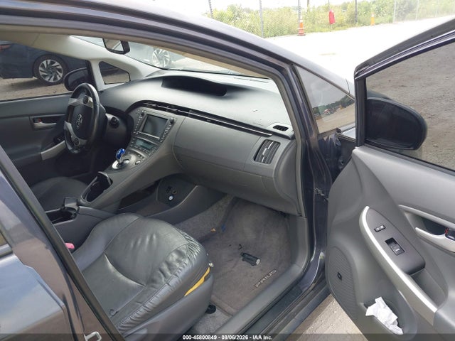 صورة 5 لـ 2010 Toyota PRIUS V
