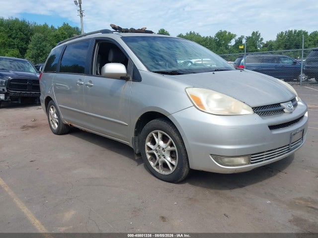 2004 TOYOTA SIENNA XLE