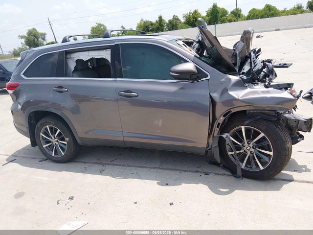 2019 TOYOTA HIGHLANDER XLE 13