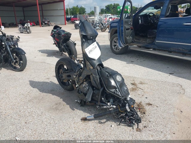 2025 YAMAHA YZF 