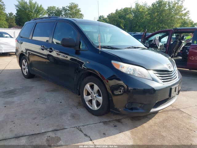 2013 TOYOTA SIENNA LE V6 8 PASSENGER