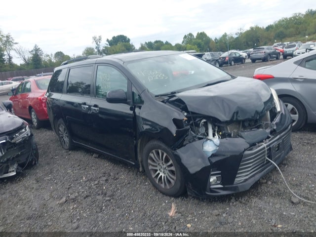 2019 TOYOTA SIENNA XLE 8 PASSENGER